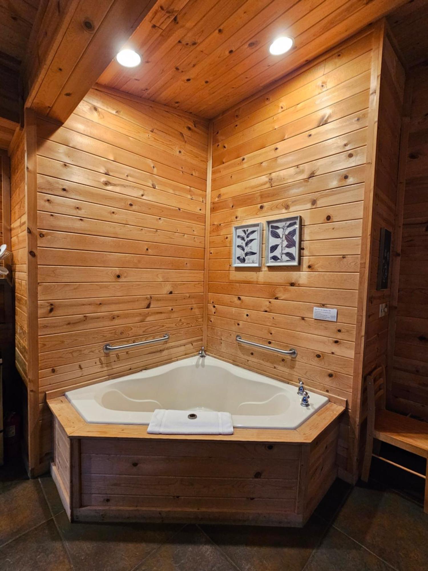 5 Min To Beaver Lake-King Bed-Fire Pit-Jetted Tub #3 Eureka Springs Exterior photo