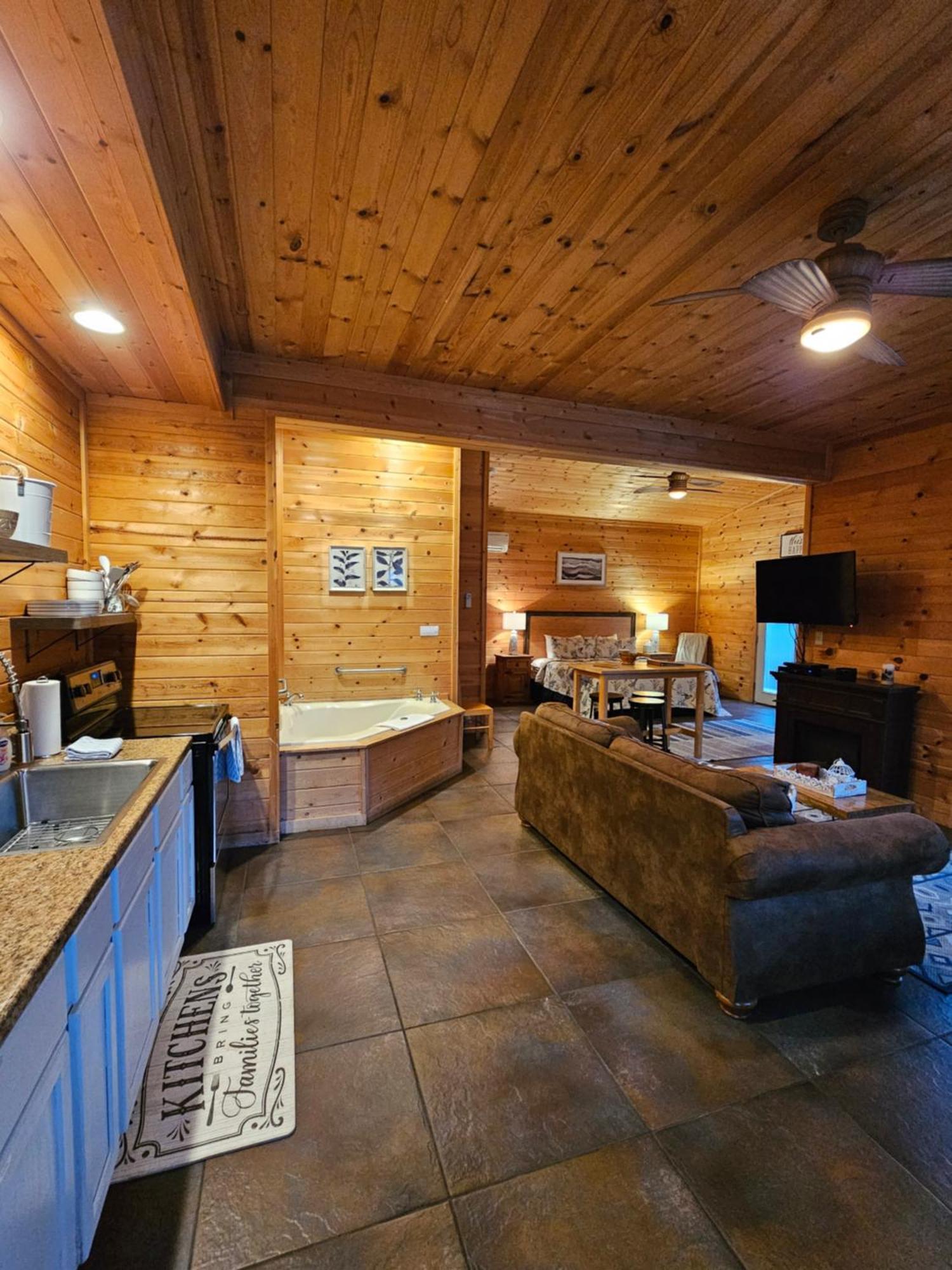 5 Min To Beaver Lake-King Bed-Fire Pit-Jetted Tub #3 Eureka Springs Exterior photo